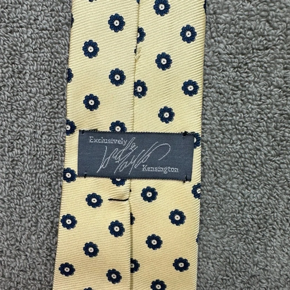 Lord & Taylor Kensington Silk Tie Yellow Navy Floral Medallion English Twill